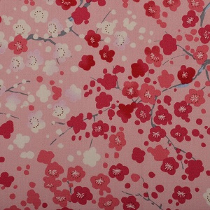 Chusta furoshiki śliwy – mała (54 x 53 cm)- na różowym tle