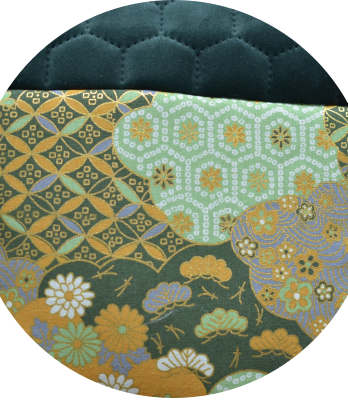 Torebka z pluszu ze wzorem w japońskie symbole
