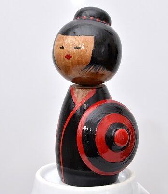 Lalka drewniana w stylu kokeshi – Chiemi – 10,5 cm