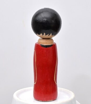Sprzedane – Drewniana laleczka w stylu kokeshi – Kumiko – 9 cm