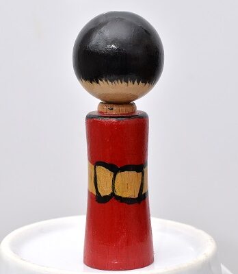 Drewniana laleczka w stylu kokeshi – Sadako – 7 cm