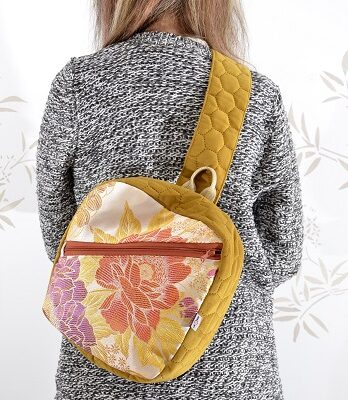 Plecak na jedno ramię – shamisen – wzór kwiatowy