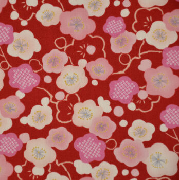 Chusta furoshiki – kwiaty śliwy na czerwonym tle – (53 x 53 cm)