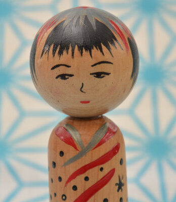 Lalka drewniana w stylu kokeshi – Hoshiko – 13 cm