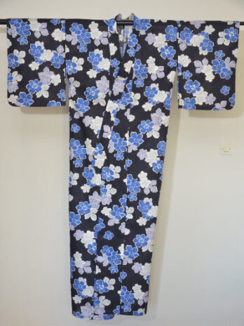 Yukata – jasno czarna w kwiaty